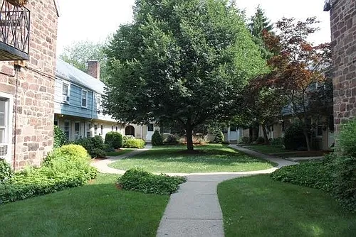 660 Beverly Rd Photo 1