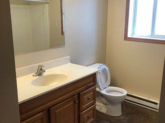 3rd image of 1028 Knox Ave N #2
