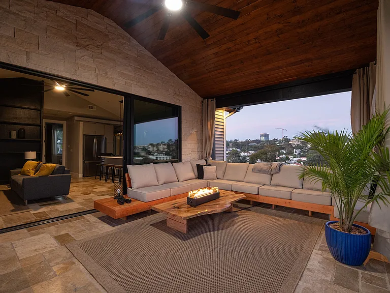 802 W Nutmeg St — Photo 49
