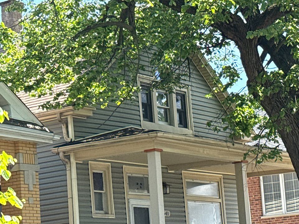 2nd image of 1541 Grove Ave