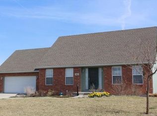 1325 S Raintree Dr, Tonganoxie, KS 66086