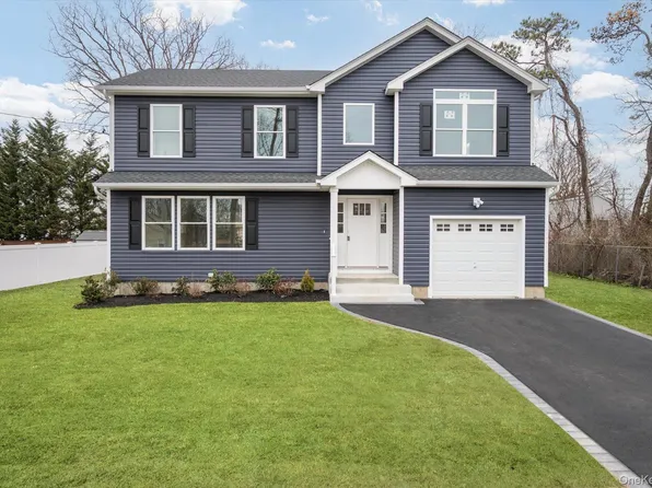 15 Dubois Avenue, Amityville, NY 11701