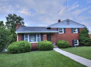 1021 S Winchester Ave, Waynesboro, VA 22980