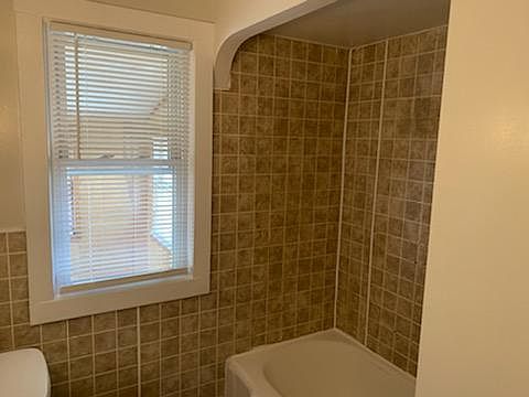 3rd image of 7512 Chesterfield Ave #Up