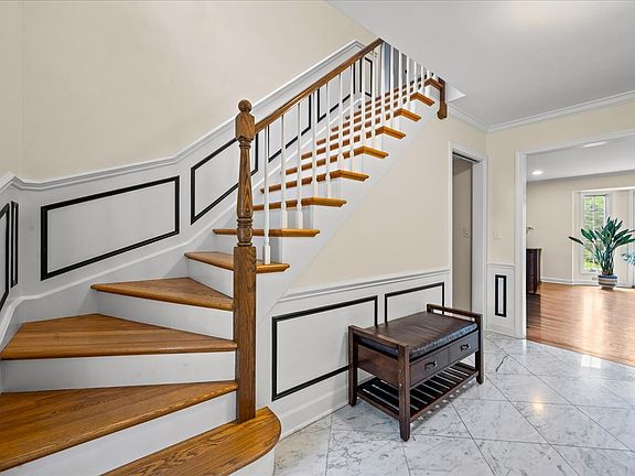 3rd image of 455 Rockefeller Rd