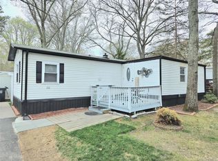 525 Riverleigh Avenue #111, Riverhead, NY 11901