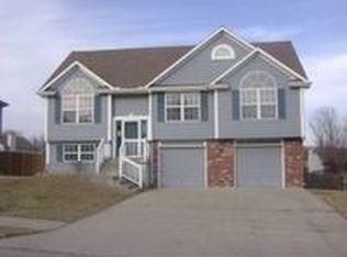116 E Calico Dr, Raymore, MO 64083