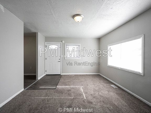 3rd image of 2318 Groff Ave