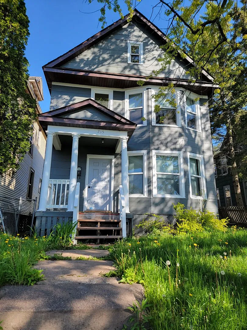 715 E 6th St — Photo 1