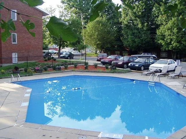 Town & Country Apartments — Photo 10