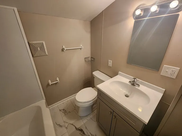 651 Lincoln Way W — Photo 12