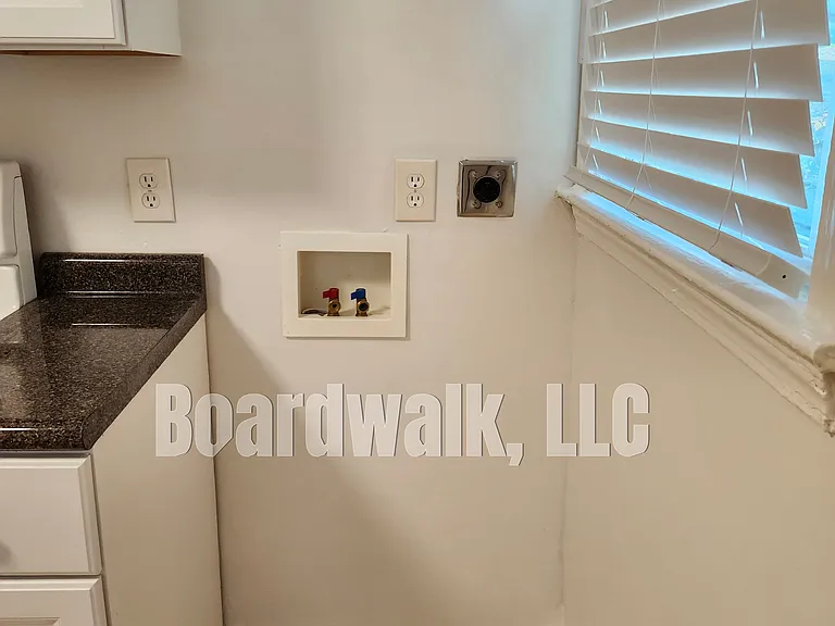 28 Orlando Ave — Photo 7
