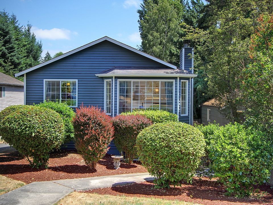 1st image of 11712 Roosevelt Way NE