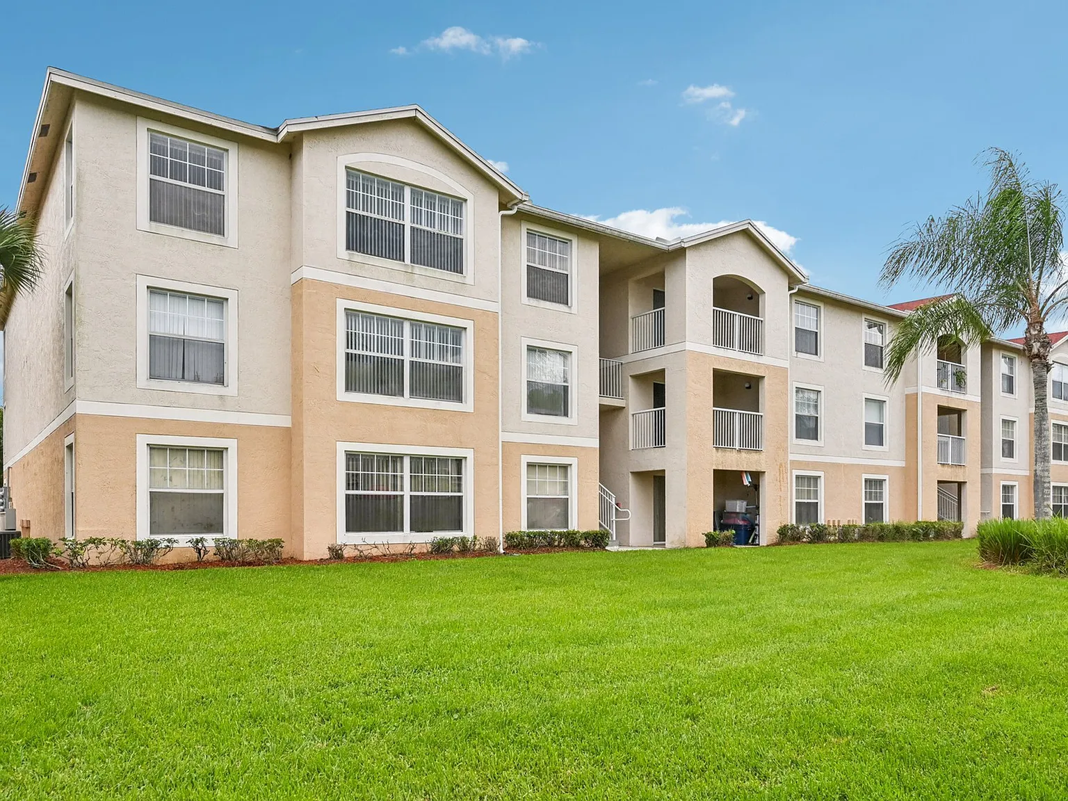 Treasure Cay Apartments — Photo 1