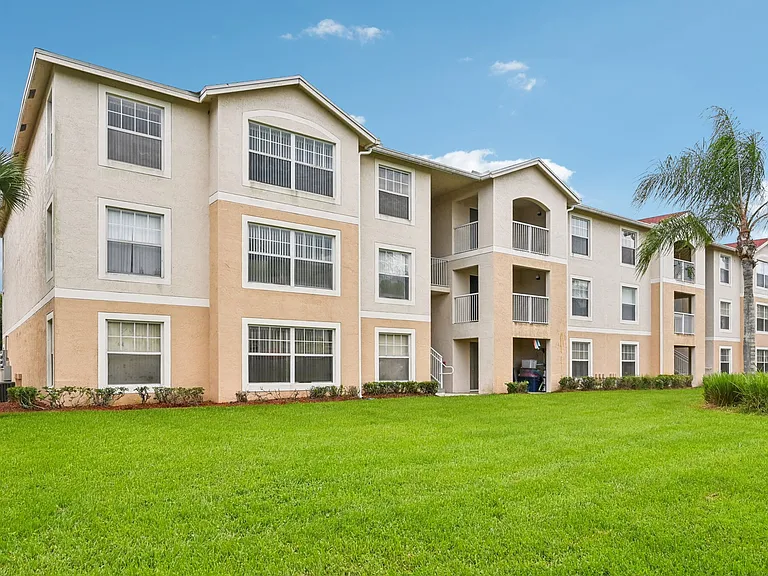 Treasure Cay Apartments — Photo 1