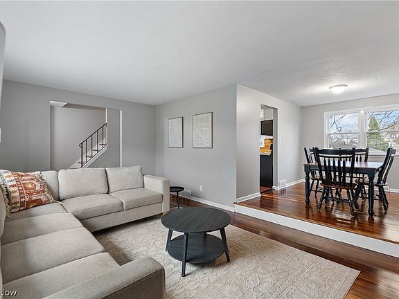 5th image of 267 Marlow St
