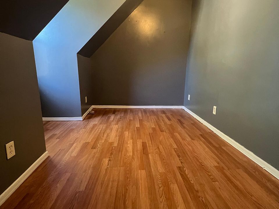 1st image of 157 William St Floor 2