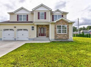 8 Karen Ct, Manchester, NJ 08759