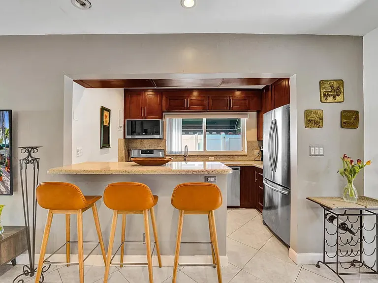1036 NE 9th Ave — Photo 12