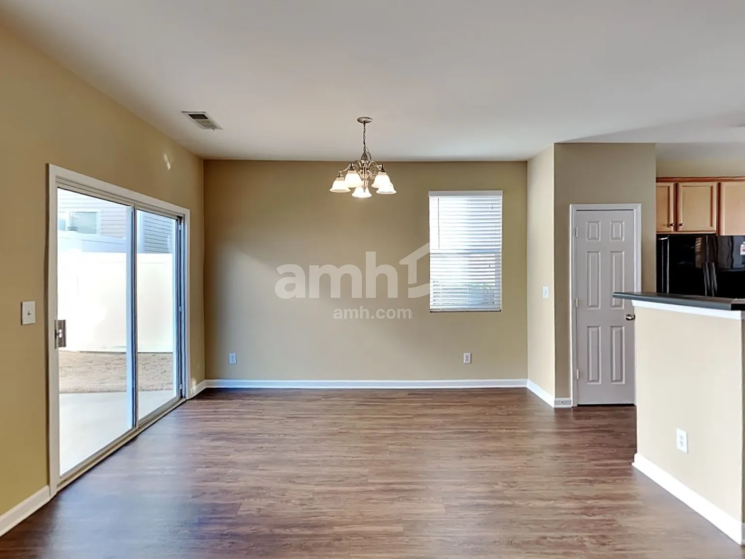 3 bed, 2.5 bath, 1675 sqft, $2,155 — Photo 4