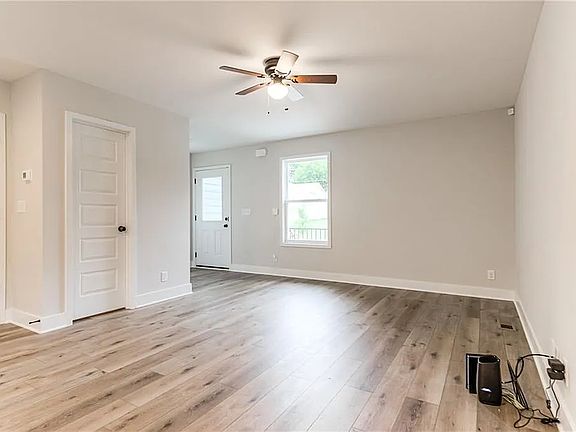 3rd image of 4335 Spruce Ave