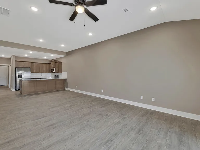 387 Trails Head Ct — Photo 12