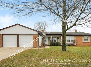 1971 Crestmoor Ct SE, Grand Rapids, MI 49508