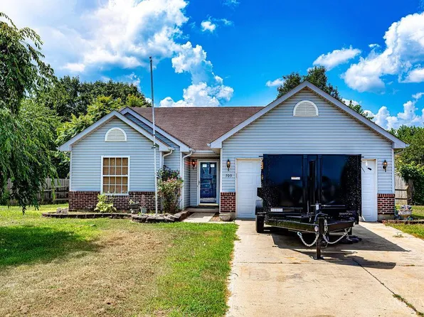 709 Clara Dr, Trenton, OH 45067