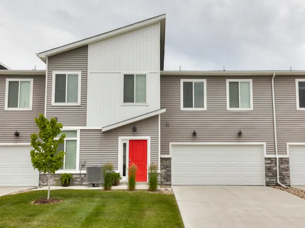 9561 Heightsview Dr, West Des Moines, IA 50266