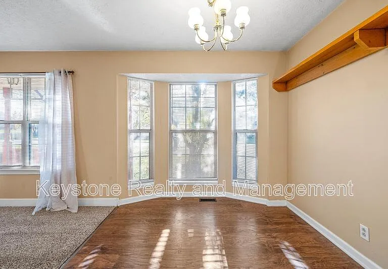 609 Artic Ave — Photo 5