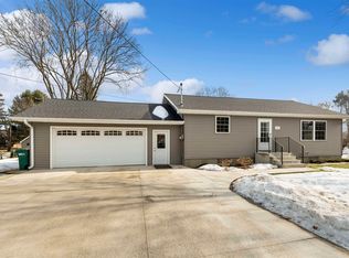 2912 Shore Dr, Marinette, WI 54143