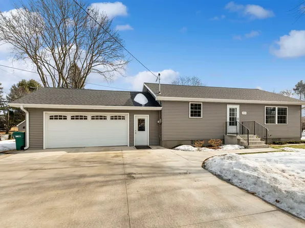 2912 Shore Dr, Marinette, WI 54143