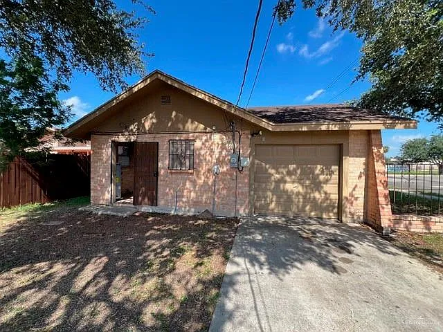 3 bed, 2.0 bath, 1297 sqft, $1,250 — Photo 3