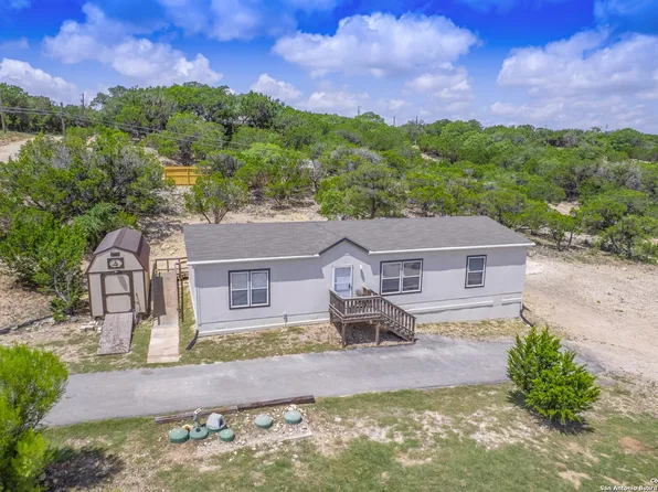 385 Ridge Trail, Bandera, TX 78003