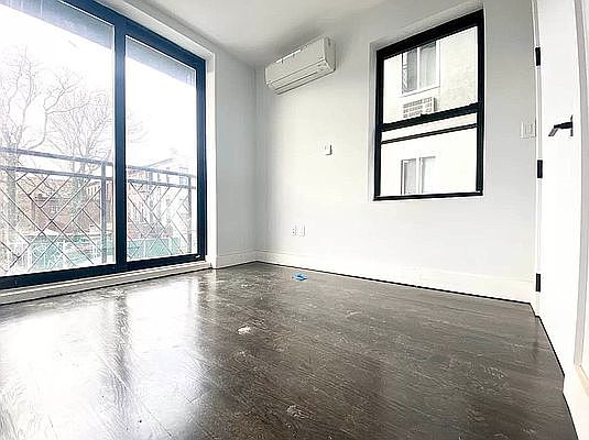4th image of 777 Lexington Ave #3F
