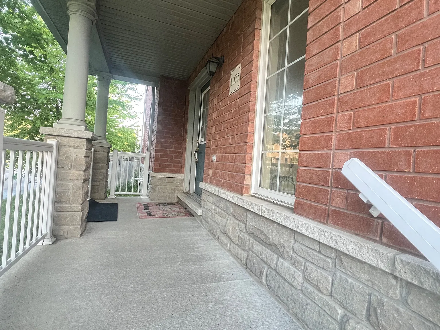 2 bed, $950 — Photo 1