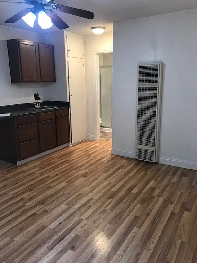 RGL637 - 637 Glenneyre St — Photo 1