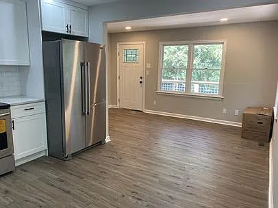 3 bed, 952 sqft, $1,700 — Photo 2