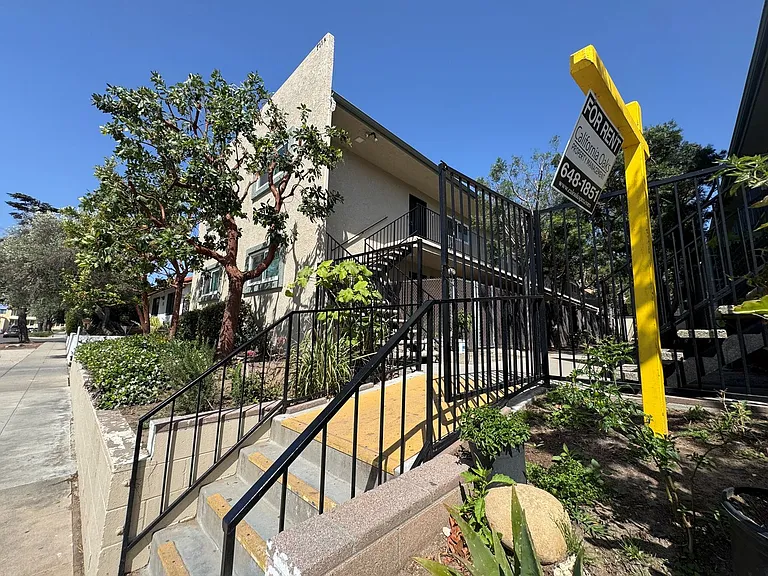 711 E. Pleasant Street — Photo 37