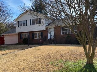 1305 Canterbury Ln, Colonial Heights, VA 23834