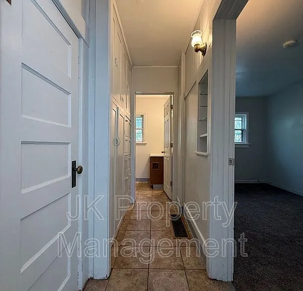 511 33rd St N — Photo 15