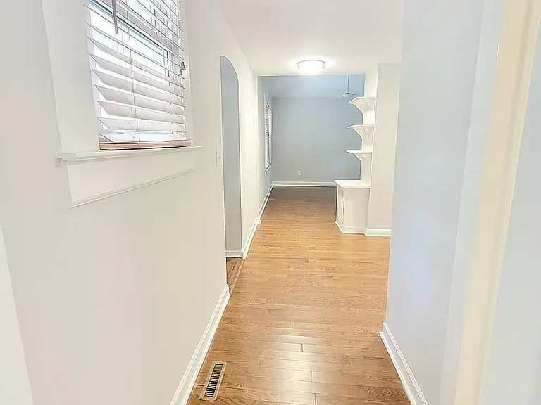 Hallway to primary bedroom