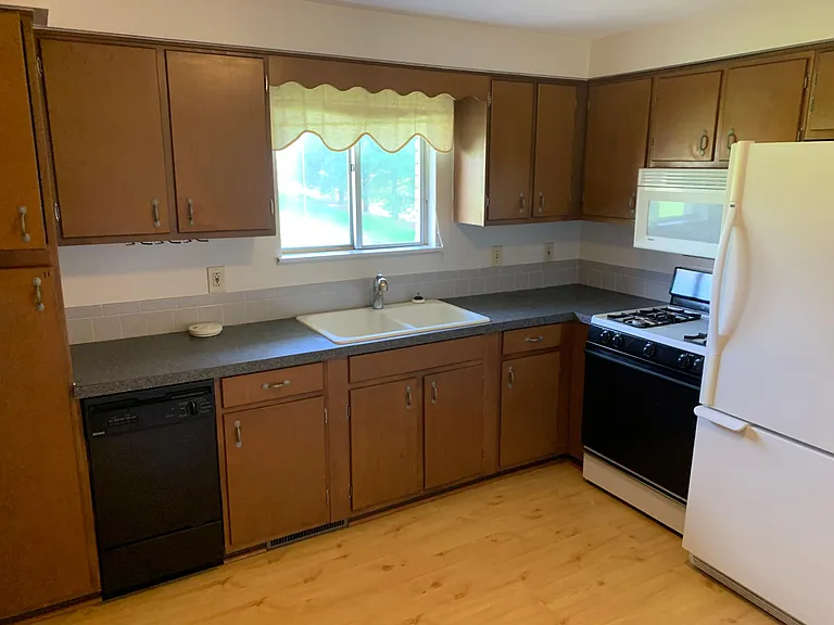 224 Sippo Ave NW — Photo 4