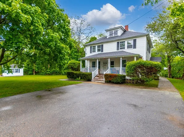 19 Cinroc Cir, East Falmouth, MA 02536