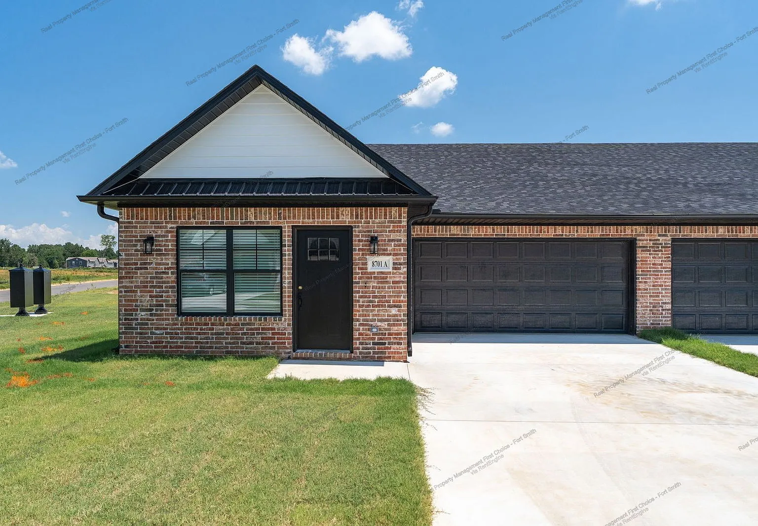3 bed, 2.0 bath, 1470 sqft, $1,600 — Photo 1