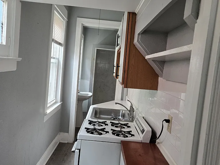 318 Ashland Ave #2 — Photo 5