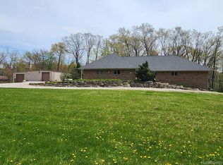 7889 Mohican Dr, Brighton, MI 48116