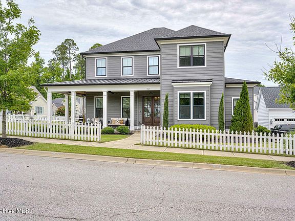 2nd image of 909 Ellis Lane