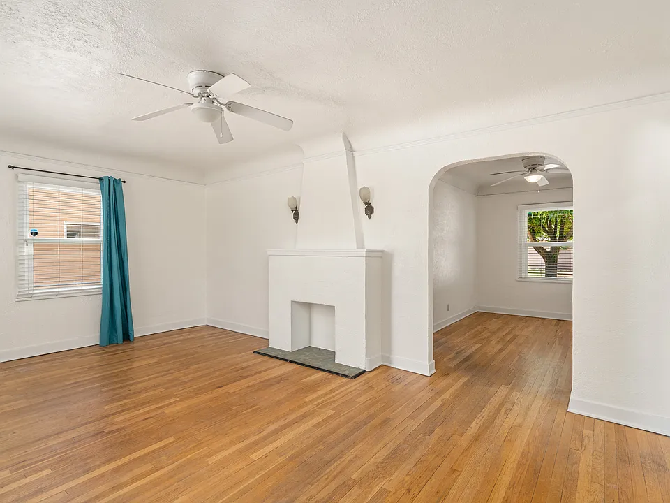 405 Solano Dr NE