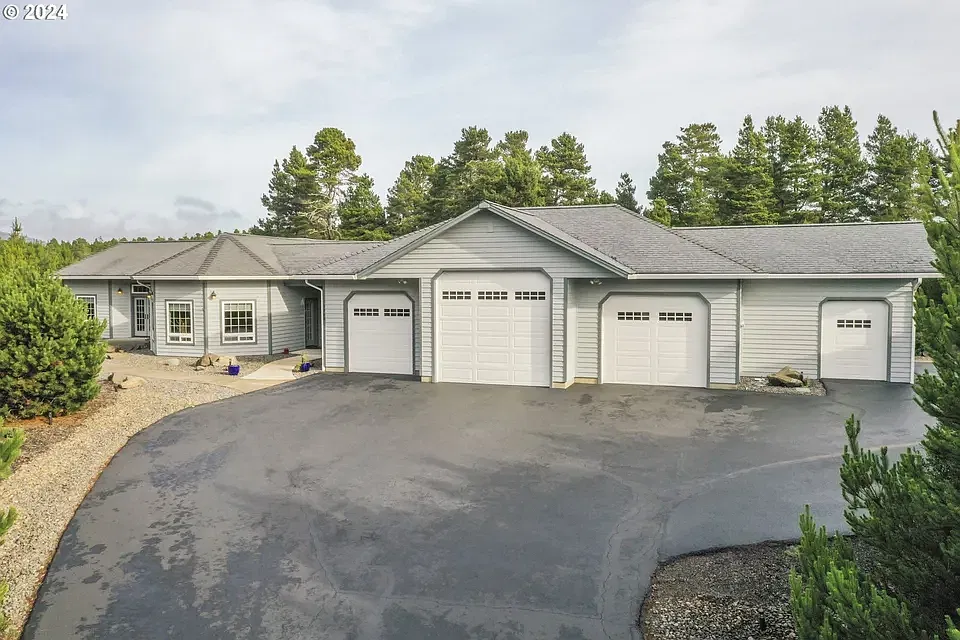 5200 Dunewood Dr